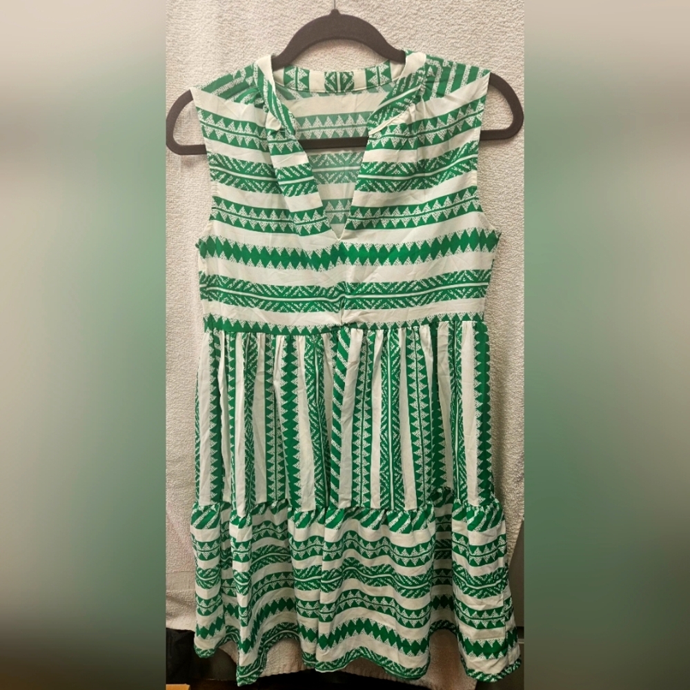 Cupshe Green & White Tiered Sleeveless Dress – Size XS